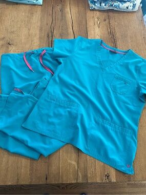 Med Couture scrub set large teal